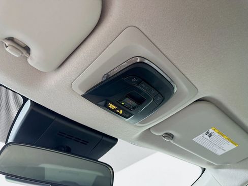 Used 2024 Toyota Corolla Cross L image 32