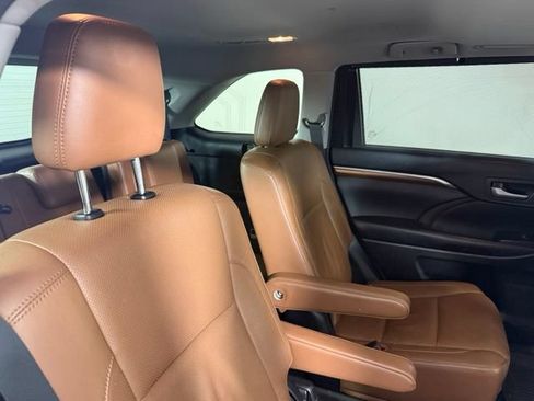Used 2018 Toyota Highlander Limited FWD image 27