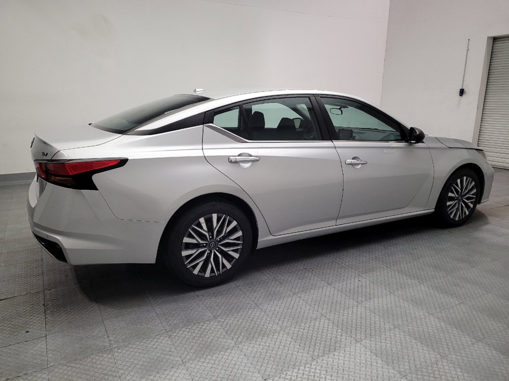 Used 2024 Nissan Altima 2.5 SV FWD image 10
