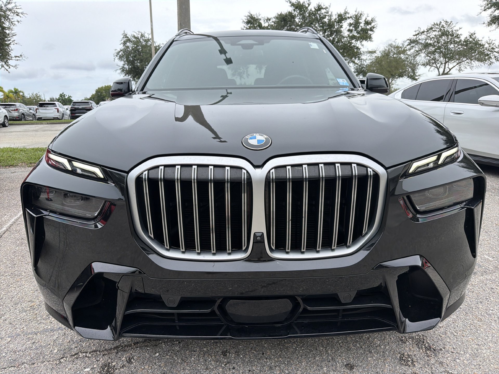 Used 2024 BMW X7 xDrive40i w/ Executive Package AWD/4WD image 2