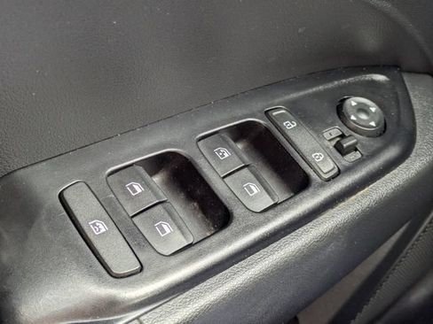 Used 2024 Hyundai Venue SEL FWD image 22