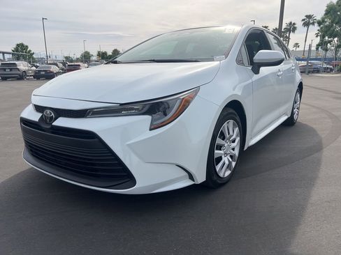 Used 2024 Toyota Corolla LE image 3