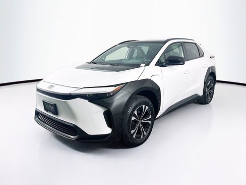 Used 2025 Toyota bZ4X FWD image 3