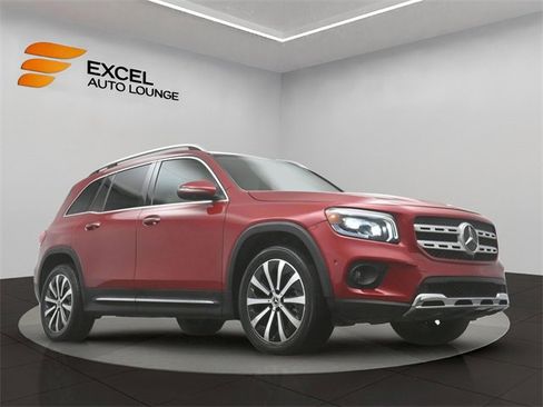 Used 2020 Mercedes-Benz GLB 250 w/ Premium Package image 40