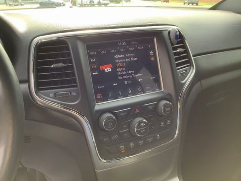 Used 2018 Jeep Grand Cherokee Altitude image 17