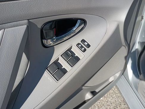 Used 2011 Toyota Camry XLE image 9