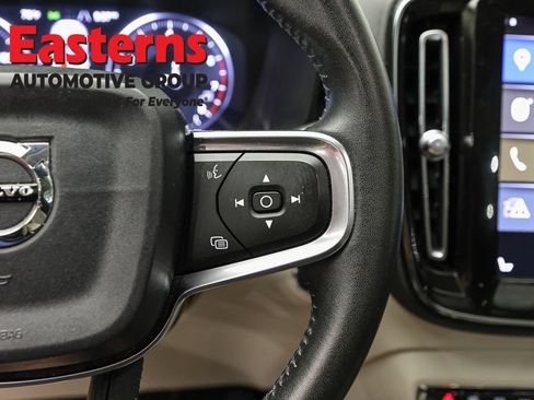 Used 2020 Volvo XC40 T5 Momentum AWD/4WD image 16