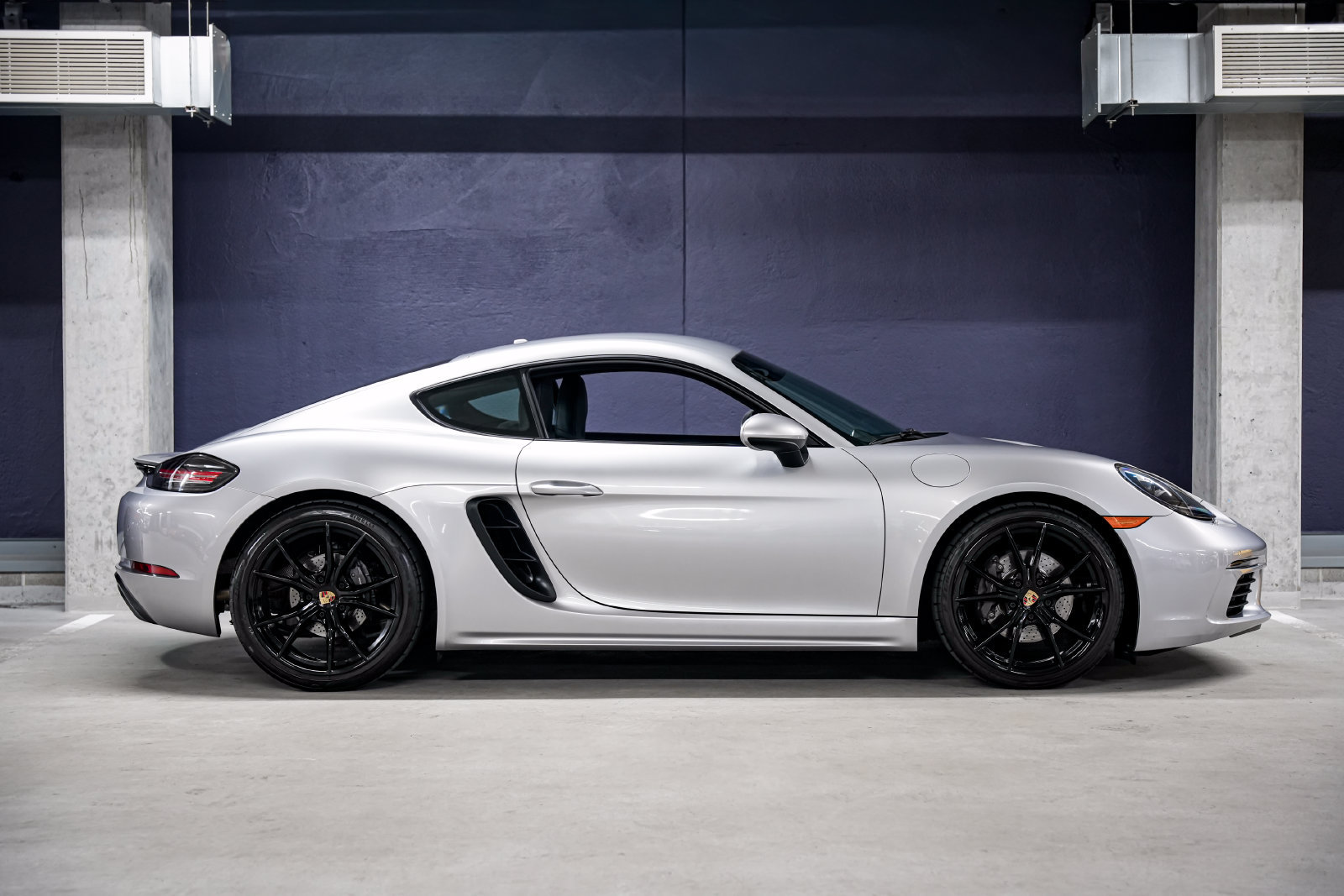 Used 2024 Porsche 718 Cayman RWD image 2