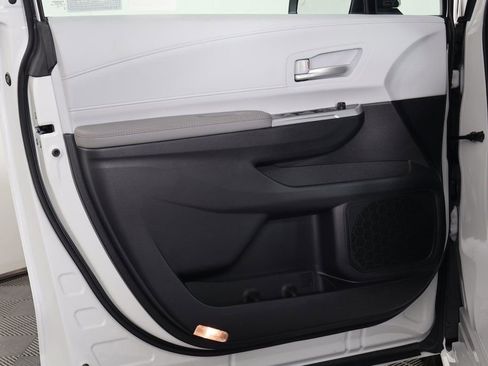 Used 2026 Toyota Sienna XLE FWD image 13