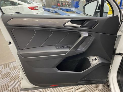 Used 2022 Volkswagen Tiguan SE image 17