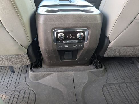 Used 2021 GMC Yukon XL SLT w/ SLT Premium Package image 18