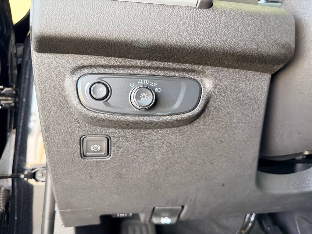 Used 2024 GMC Terrain SLE AWD/4WD image 17