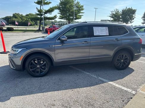 Used 2024 Volkswagen Tiguan SE AWD/4WD image 15