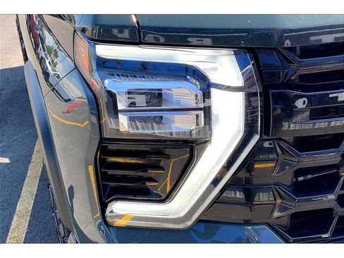 Used 2025 Chevrolet Silverado 2500 ZR2 AWD/4WD image 30