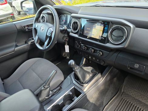 Used 2019 Toyota Tacoma TRD Off-Road w/ Technology Package image 10