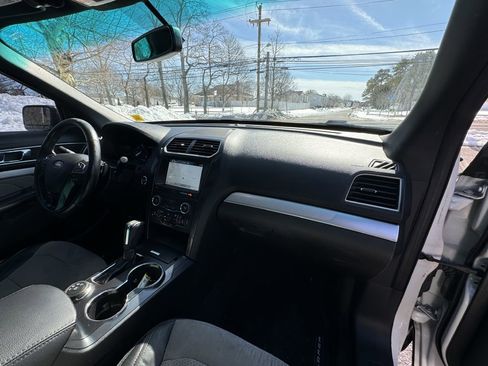 Used 2017 Ford Explorer XLT w/ Equipment Group 202A image 20