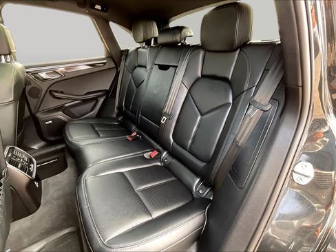Used 2024 Porsche Macan AWD/4WD image 18
