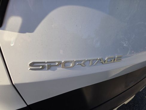 Used 2025 Kia Sportage EX FWD image 4