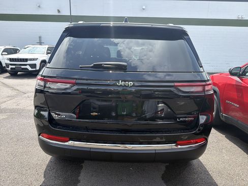 Used 2023 Jeep Grand Cherokee Laredo w/ Luxury Tech Group I AWD/4WD image 6