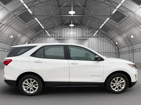 Used 2018 Chevrolet Equinox LS image 9