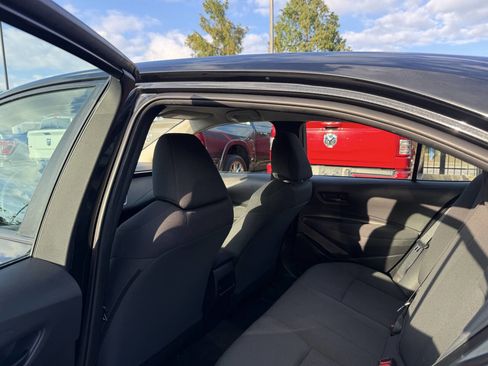 Used 2022 Toyota Corolla LE FWD image 11