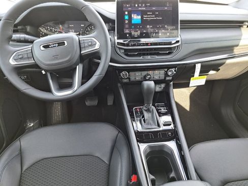 New 2026 Jeep Compass Latitude image 21