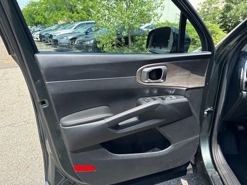 Used 2022 Kia Sorento S w/ Panoramic Sunroof Package AWD/4WD image 37