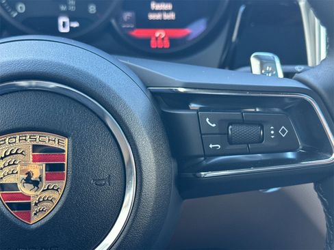 Used 2025 Porsche Macan image 29