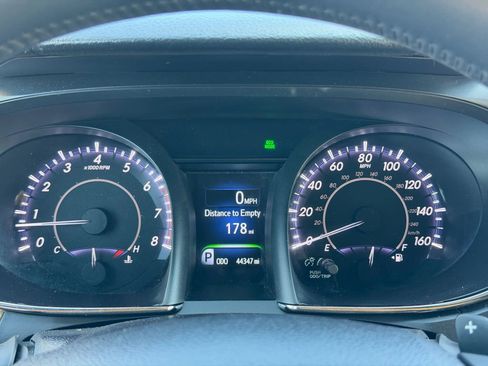 Used 2018 Toyota Avalon Touring image 8