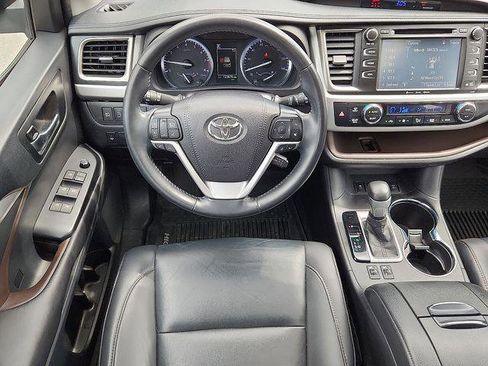 Certified 2019 Toyota Highlander XLE AWD/4WD image 12