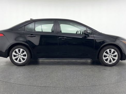 Used 2025 Toyota Corolla LE FWD image 11