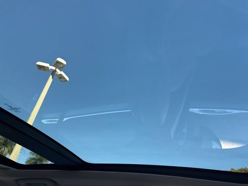 Used 2019 Lincoln Continental Reserve image 21