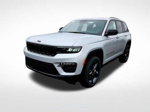 New 2025 Jeep Grand Cherokee Limited w/ Black Appearance Package image 4