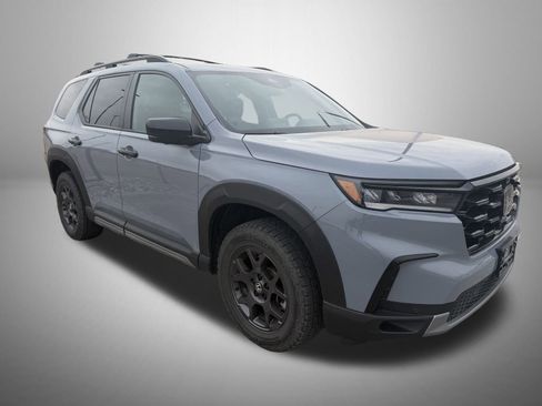 Used 2023 Honda Pilot TrailSport image 2
