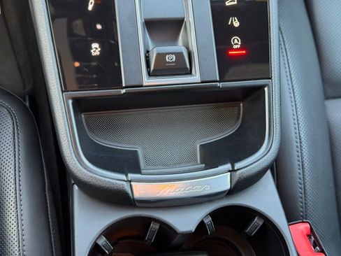Used 2023 Porsche Macan Turbo image 24
