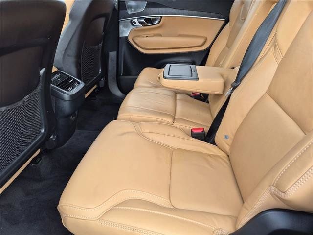 Used 2023 Volvo XC90 B6 Ultimate w/ Lounge Package AWD/4WD image 16