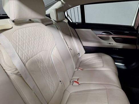 Used 2022 BMW 740i w/ Premium Package RWD image 30