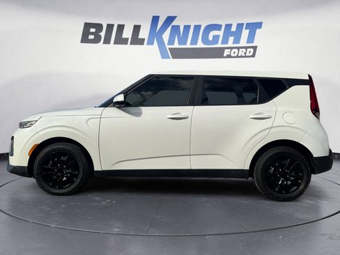 Used 2020 Kia Soul LX image 2
