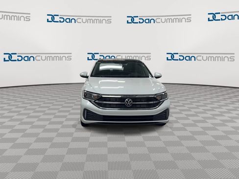Used 2023 Volkswagen Jetta SEL FWD image 3