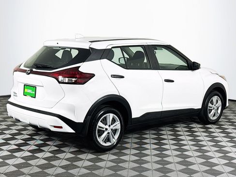 Used 2022 Nissan Kicks S image 10