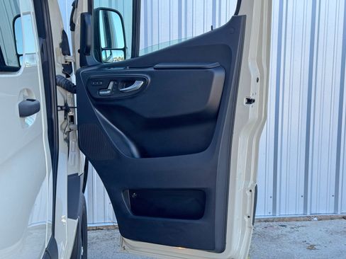Used 2023 Mercedes-Benz Sprinter 2500 image 40