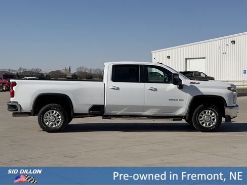 Used 2022 Chevrolet Silverado 2500 LT w/ Convenience Package image 3