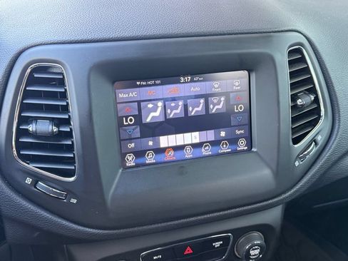 Used 2017 Jeep Compass Latitude w/ Popular Equipment Group AWD/4WD image 23
