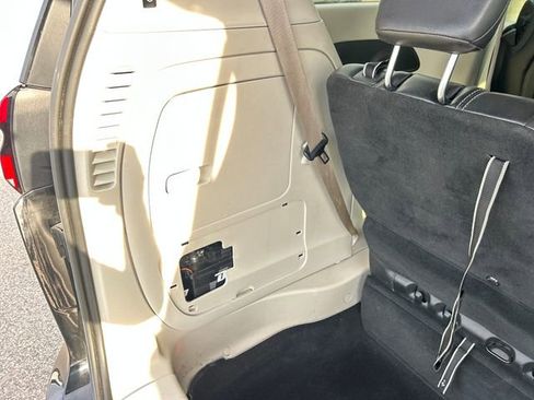 Used 2022 Chrysler Pacifica Touring-L image 44