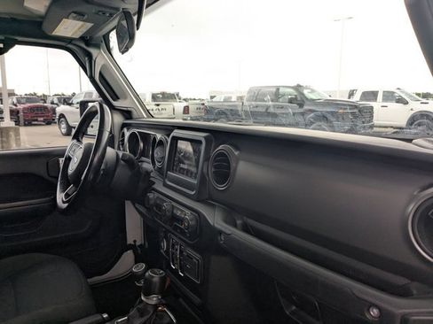 Used 2022 Jeep Gladiator Sport AWD/4WD image 19