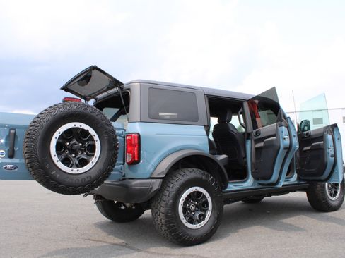Used 2023 Ford Bronco Black Diamond w/ Sasquatch Package AWD/4WD image 18