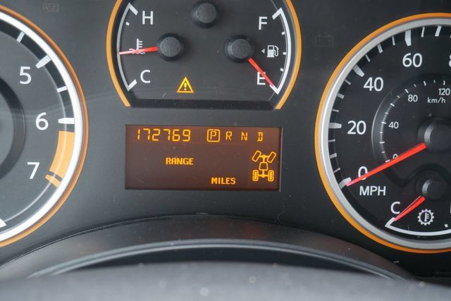 Used 2015 Nissan Titan SV w/ SV Value Truck Package AWD/4WD image 19