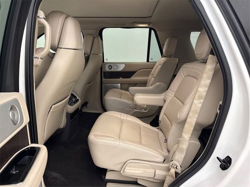 Used 2021 Lincoln Navigator Reserve w/ Luxury Package image 22