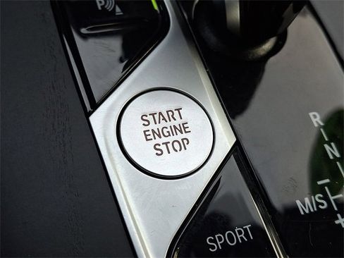 Used 2022 BMW X7 xDrive40i w/ M Sport Package image 26