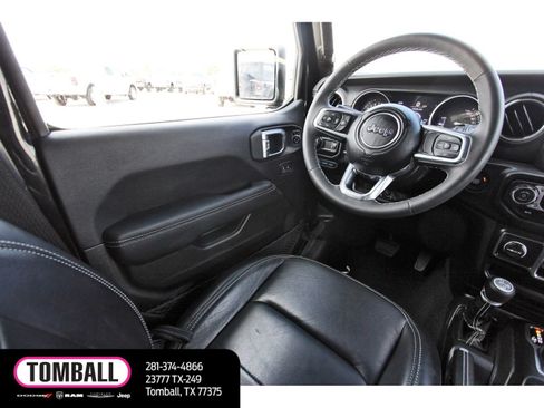 Used 2023 Jeep Wrangler Unlimited Sahara AWD/4WD image 9